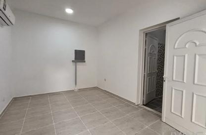 Apartment - Studio - 1 Bathroom for rent in Salwa Road - Al Aziziyah - Doha