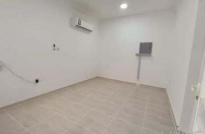 Apartment - Studio - 1 Bathroom for rent in Salwa Road - Al Aziziyah - Doha