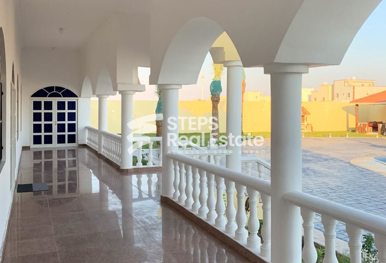 Spacious Villa with Garden and Pool for Sale