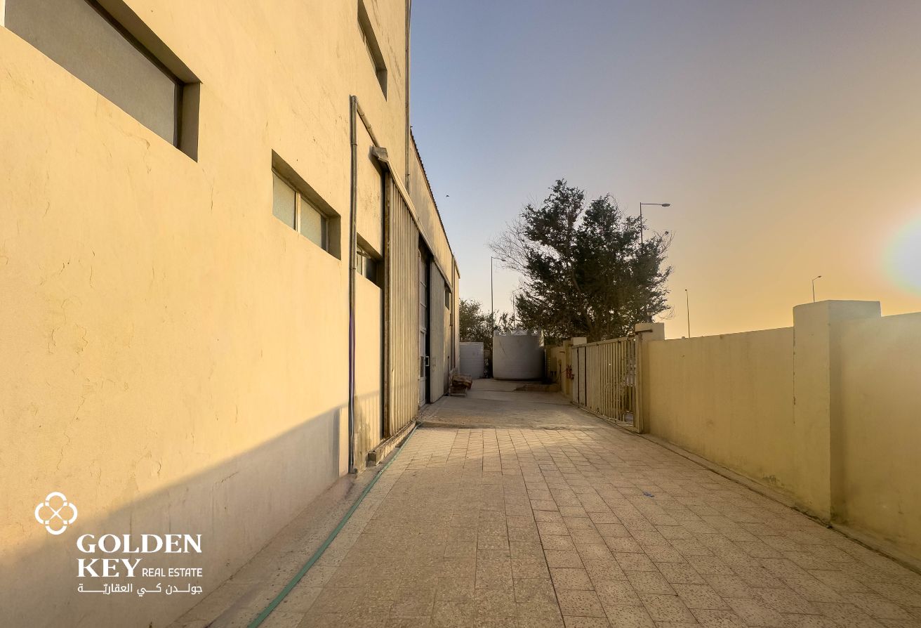 2 Available Warehouse for Lease in Industrial Area