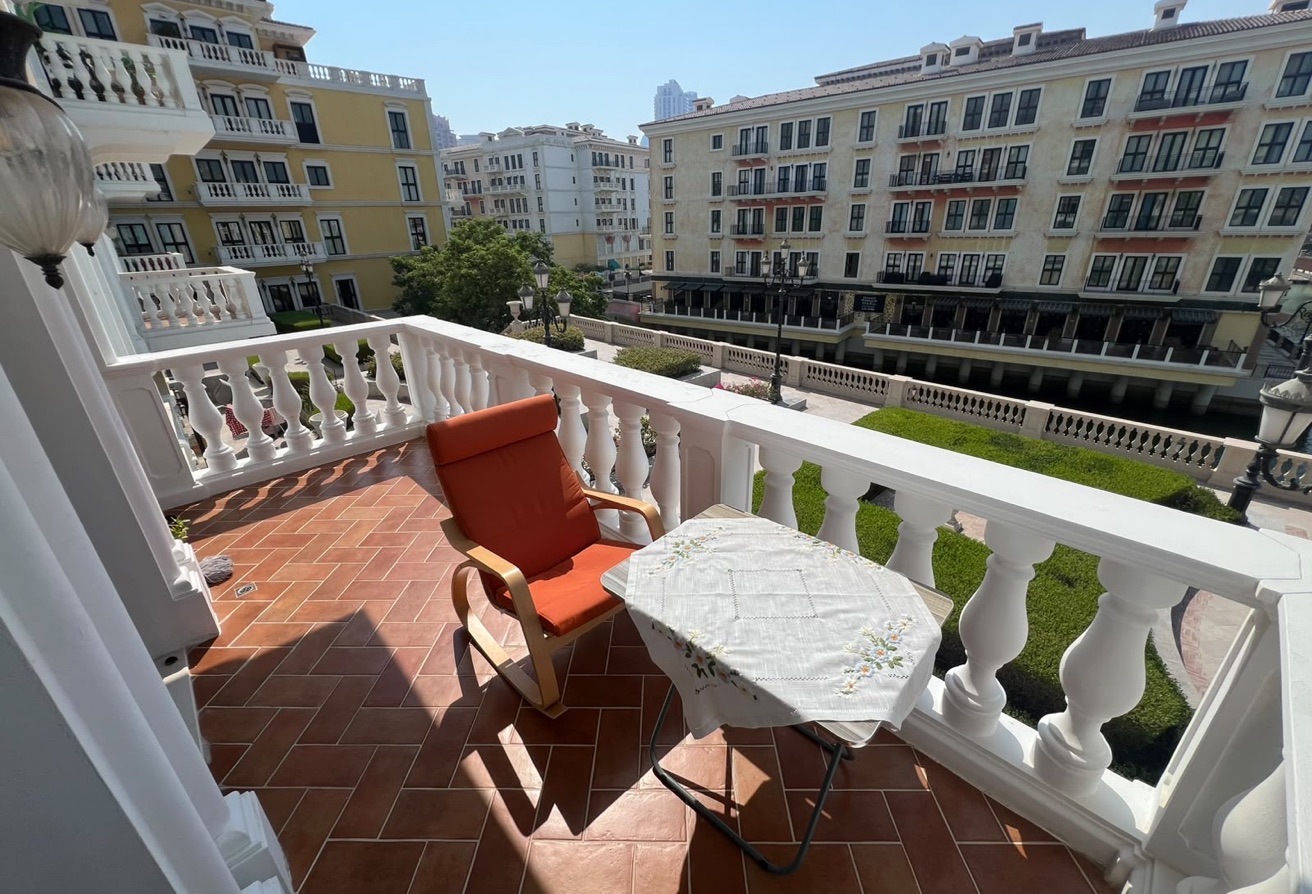 CANAL FRONT 1BHK+BALCONY IN QANAT QUARTIER ! thumbnail 4