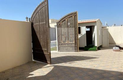 فيلا - 8 غرف نوم - 4 حمامات للبيع في الغرافة - الغرافة - الدوحة
