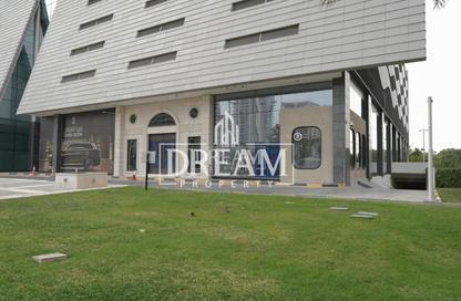 Show Room - Studio - 2 Bathrooms for rent in Lusail Marina Heights - Marina District - Lusail