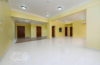 Apartment - 2 Bedrooms - 2 Bathrooms for rent in Al Mansoura - Al Mansoura - Doha