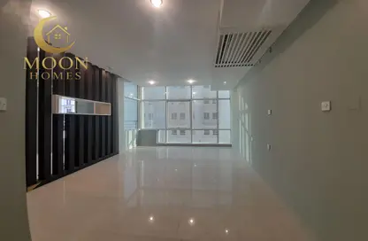 Apartment - 2 Bedrooms - 2 Bathrooms for rent in Umm Ghuwalina - Umm Ghuwailina - Doha