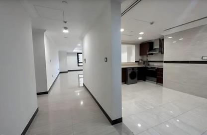 Apartment - 2 Bedrooms - 3 Bathrooms for rent in East Porto Drive - Porto Arabia - The Pearl Island - Doha