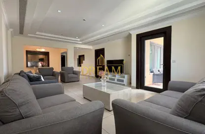 Apartment - 1 Bedroom - 2 Bathrooms for rent in East Porto Drive - Porto Arabia - The Pearl Island - Doha