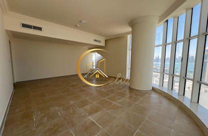 Apartment - 3 Bedrooms - 2 Bathrooms for rent in Al Khair Tower - Corniche Road - Corniche Road - Doha