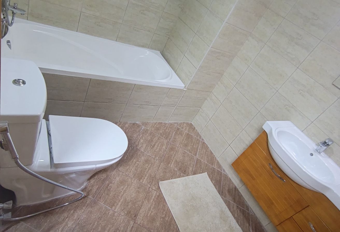 Furnished studio big size with balcony 4300 exclud thumbnail 7