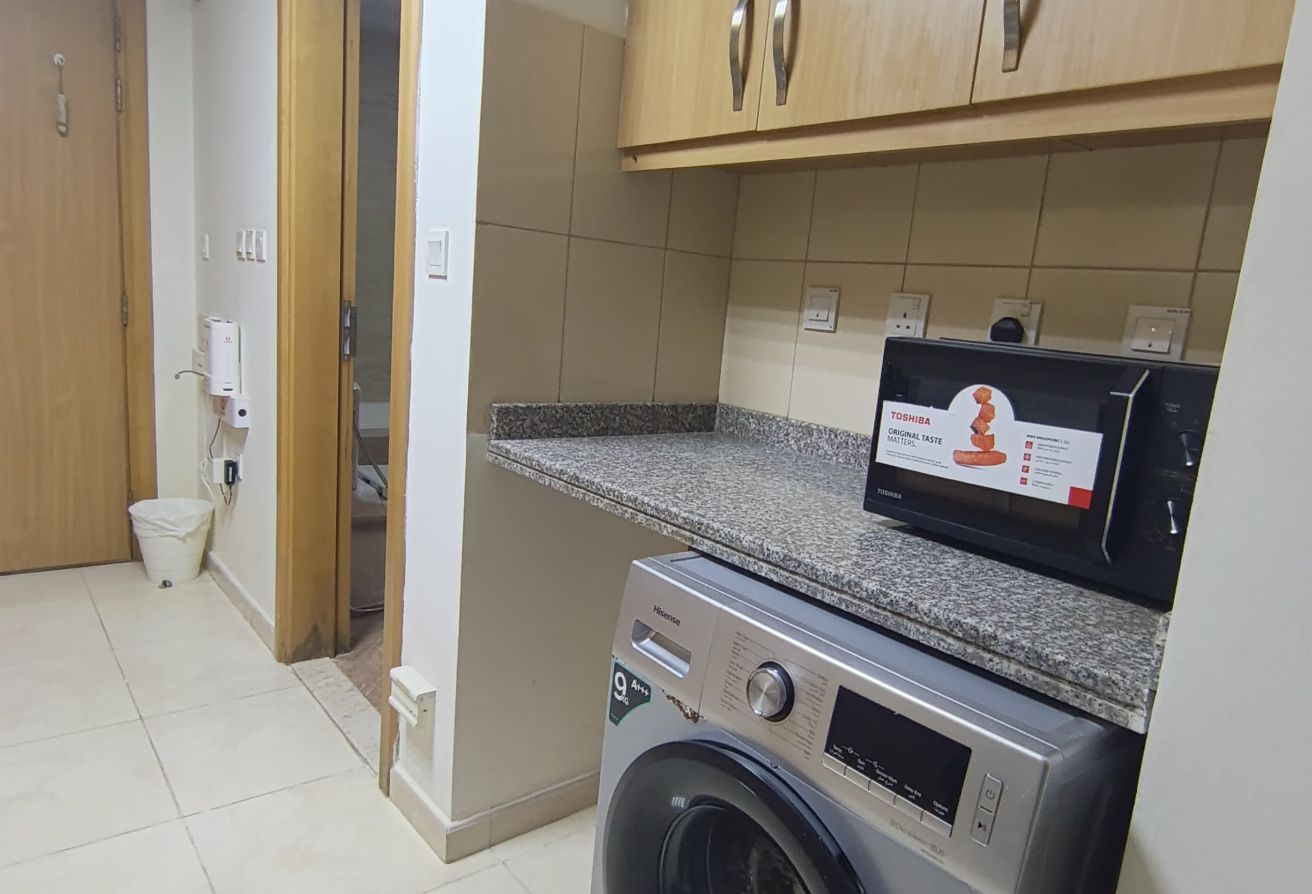 Furnished studio big size with balcony 4300 exclud thumbnail 4