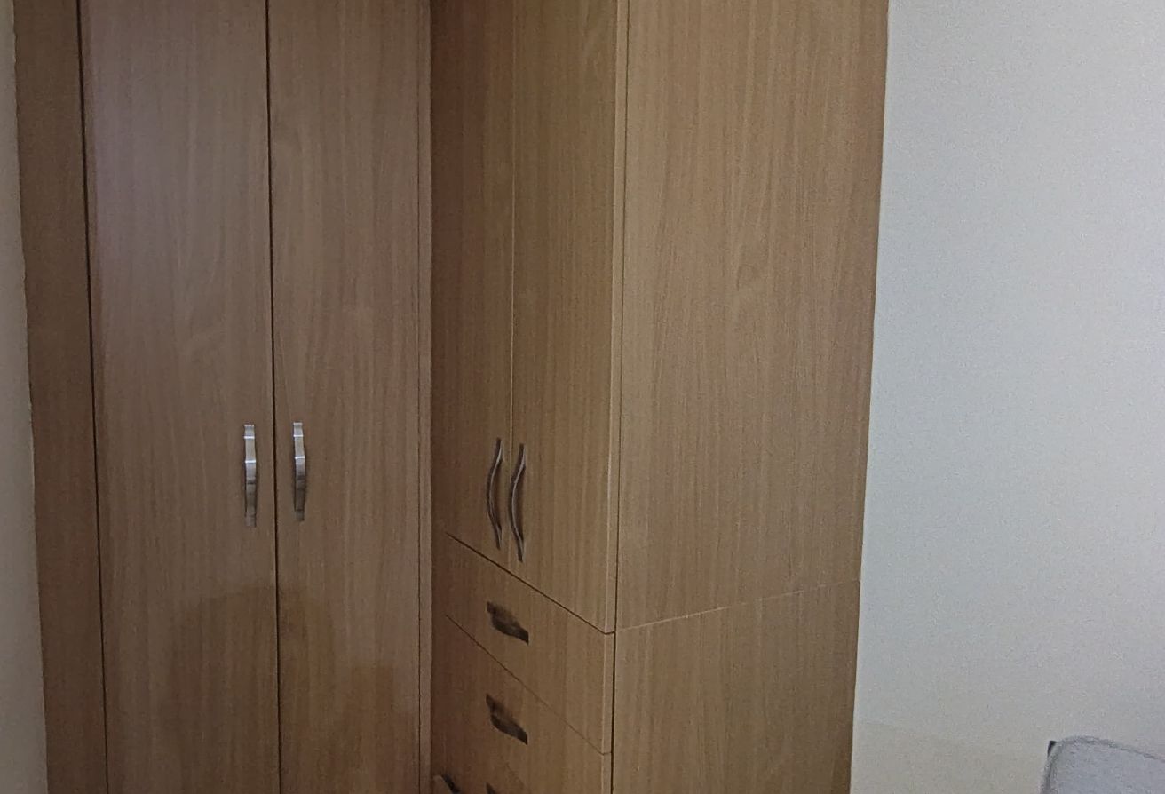 Furnished studio big size with balcony 4300 exclud thumbnail 5