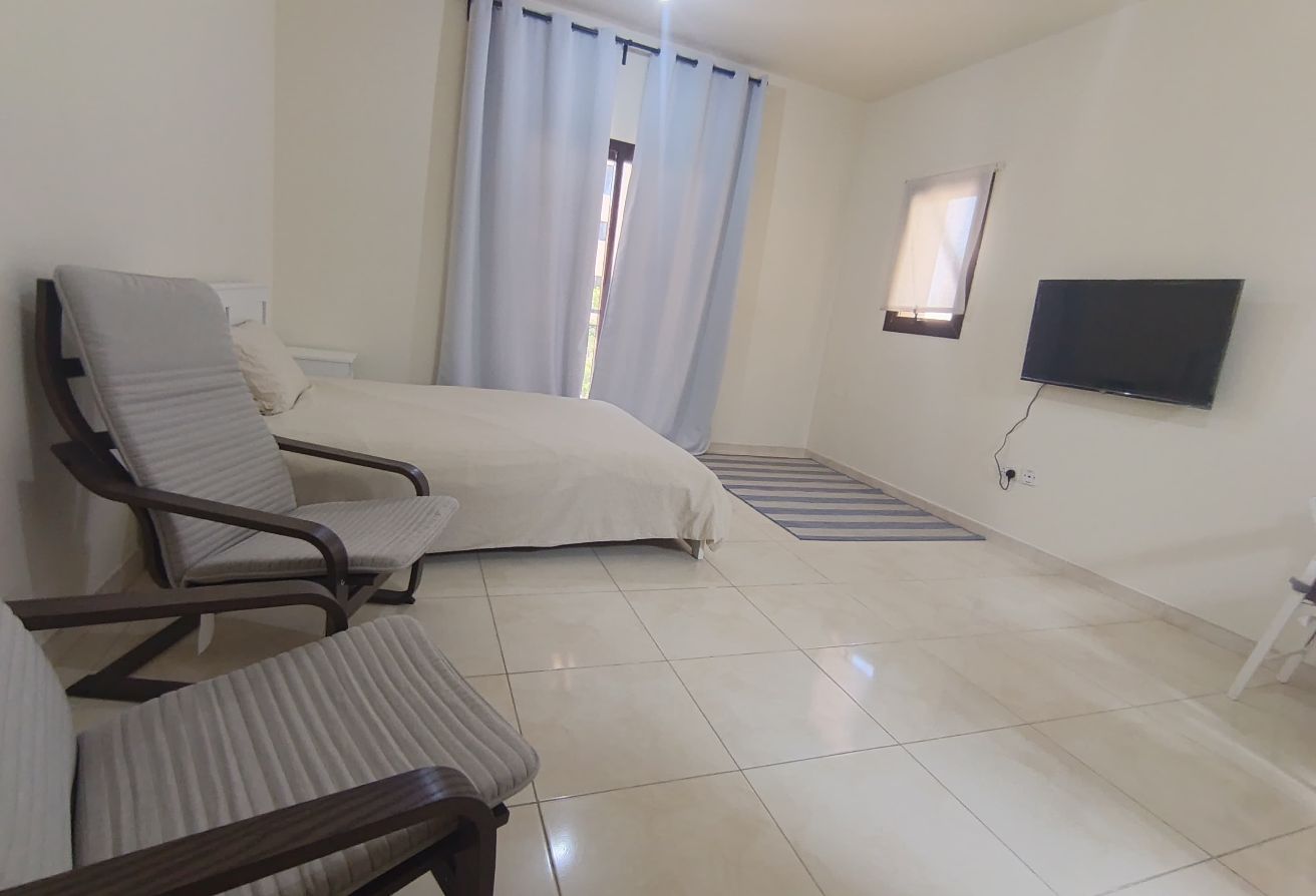 Furnished studio big size with balcony 4300 exclud thumbnail 2