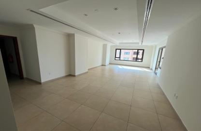 Apartment - 1 Bedroom - 2 Bathrooms for rent in East Porto Drive - Porto Arabia - The Pearl Island - Doha