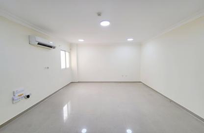 Apartment - 2 Bedrooms - 3 Bathrooms for rent in Abu Talha Street - Fereej Bin Omran - Doha