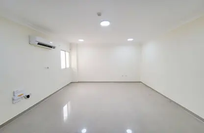 Apartment - 2 Bedrooms - 3 Bathrooms for rent in Abu Talha Street - Fereej Bin Omran - Doha