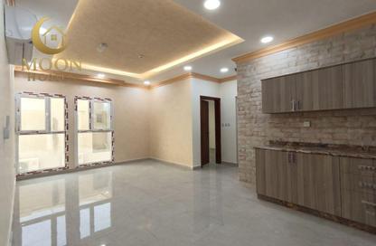 Apartment - 2 Bedrooms - 2 Bathrooms for rent in Umm Ghuwailina 4 - Umm Ghuwailina - Doha