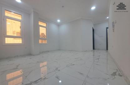 Apartment - 3 Bedrooms - 3 Bathrooms for rent in Umm Ghwailina Comm - Umm Ghuwalina - Umm Ghuwailina - Doha