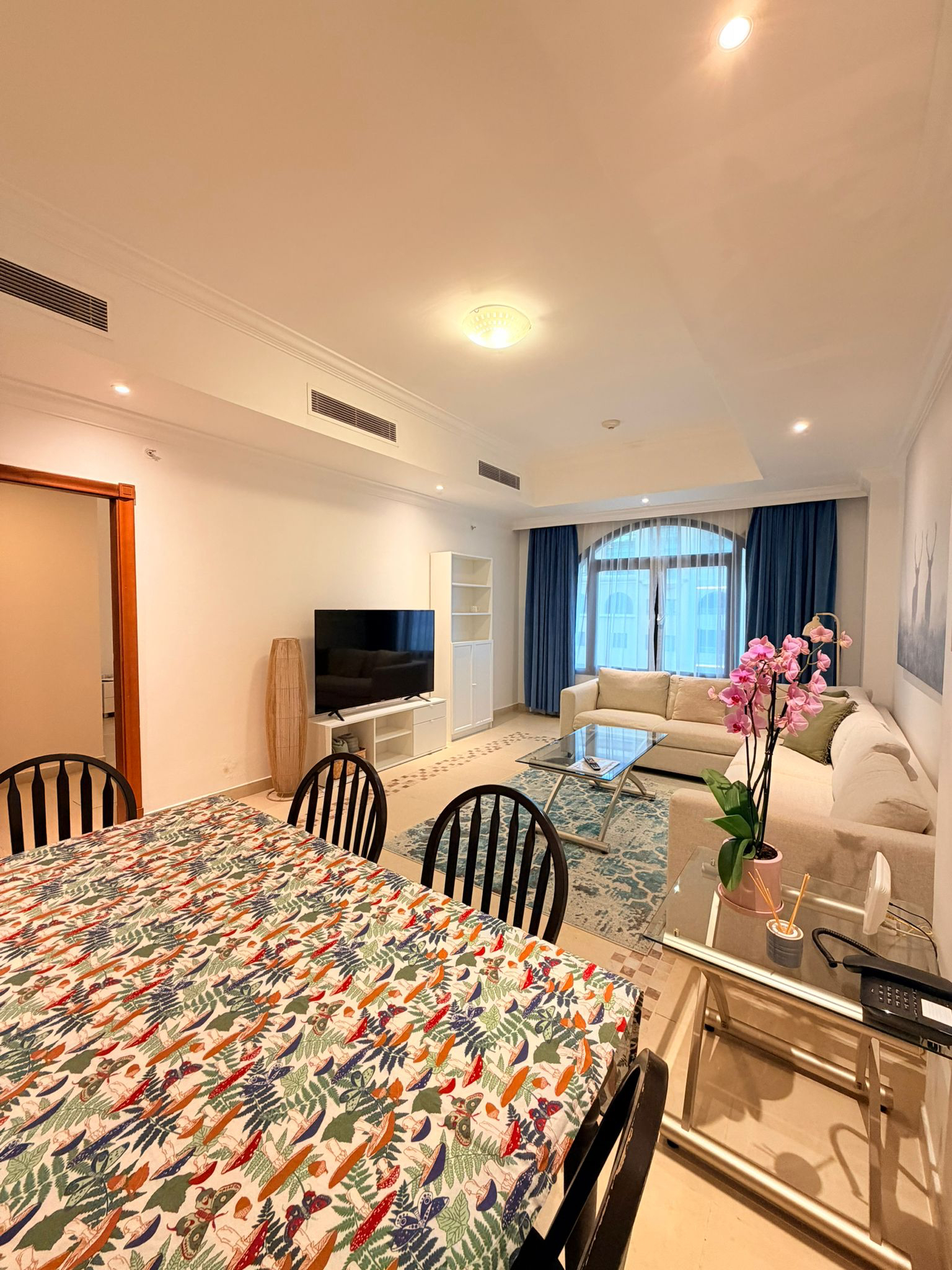 ELEGANT 1 BEDROOM FULLY FURNISHED WITH BALCONY thumbnail 5