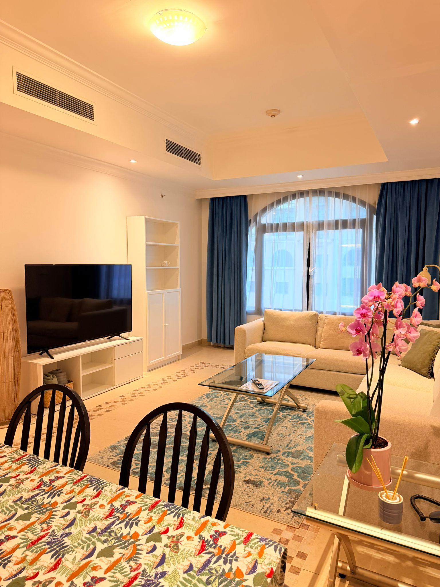 ELEGANT 1 BEDROOM FULLY FURNISHED WITH BALCONY thumbnail 8