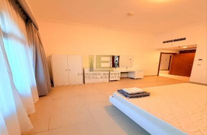 Apartment - 1 Bedroom - 2 Bathrooms for rent in West Porto Drive - Porto Arabia - The Pearl Island - Doha