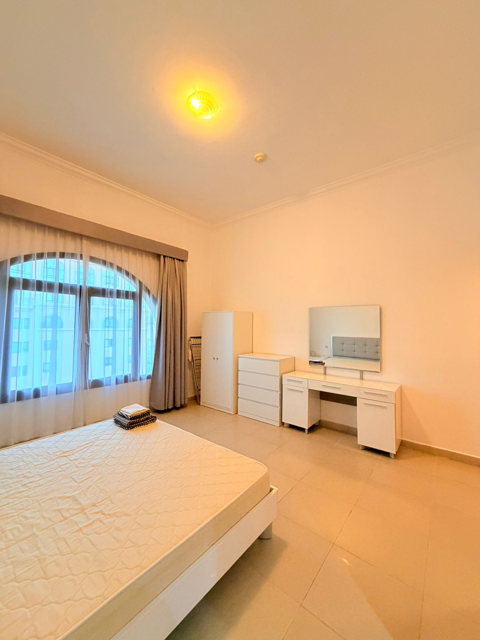 ELEGANT 1 BEDROOM FULLY FURNISHED WITH BALCONY thumbnail 6
