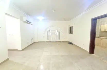 Apartment - 1 Bedroom - 2 Bathrooms for rent in Umm Ghwailina Comm - Umm Ghuwalina - Umm Ghuwailina - Doha
