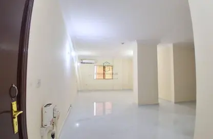Apartment - 3 Bedrooms - 3 Bathrooms for rent in Muntazah 7 - Al Muntazah - Doha