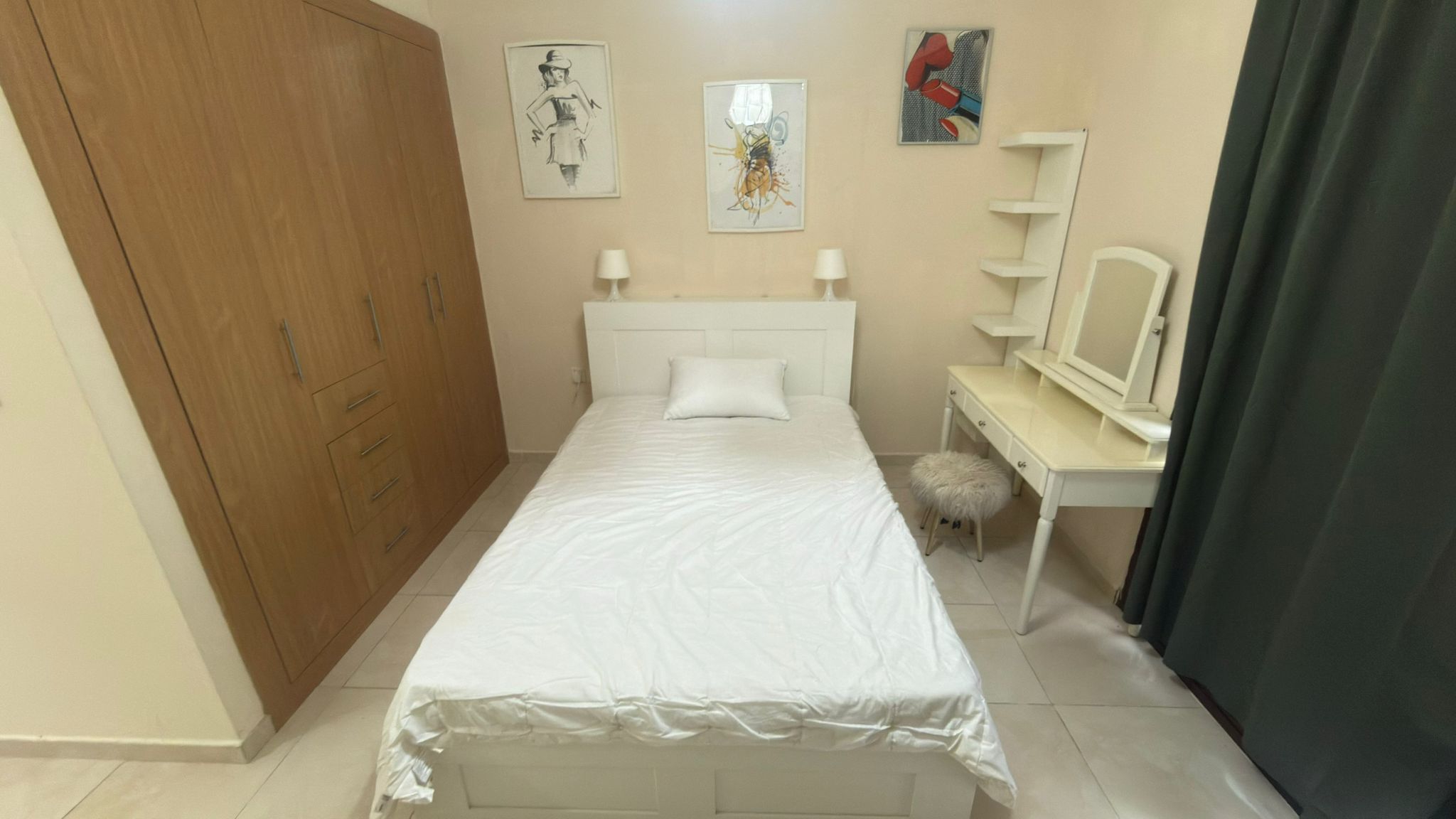 Spacious studio furnished EXcluding bills fox hill thumbnail 4