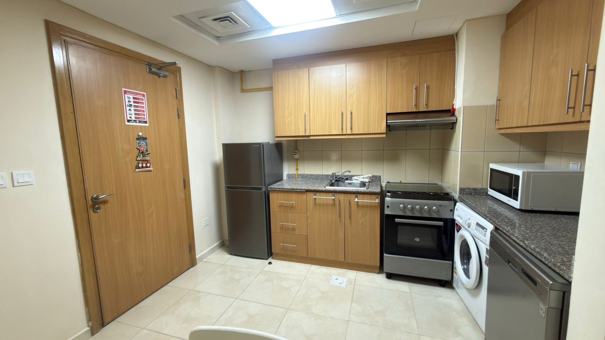 Spacious studio furnished EXcluding bills fox hill thumbnail 7