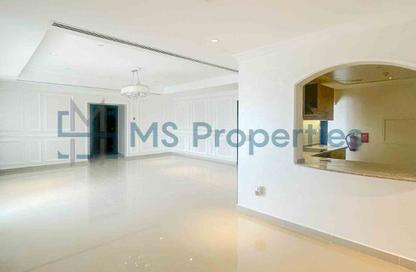Apartment - 2 Bedrooms - 3 Bathrooms for rent in West Porto Drive - Porto Arabia - The Pearl Island - Doha