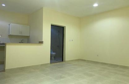 Apartment - Studio - 1 for rent in Onaiza Street - Diplomatic Area - Doha