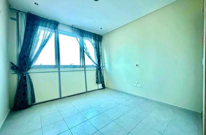 Apartment - 3 Bedrooms - 4 Bathrooms for rent in Zig Zag Towers - West Bay - Doha