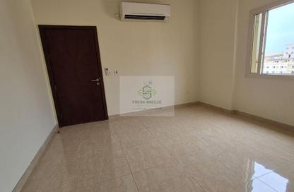 Apartment - 2 Bedrooms - 2 Bathrooms for rent in Bin Dirham 5 - Al Mansoura - Doha