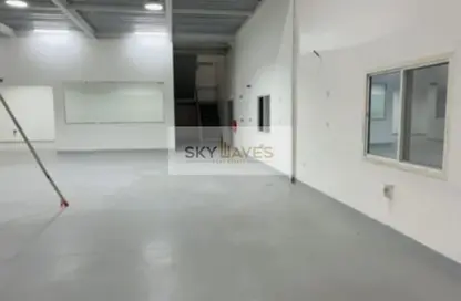 مخزن - استوديو - 1 حمام للايجار في شارع الصناعية الشرقي - بركة العوامر - الوكرة