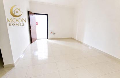 Apartment - 2 Bedrooms - 1 Bathroom for rent in Umm Ghwailina Comm - Umm Ghuwalina - Umm Ghuwailina - Doha