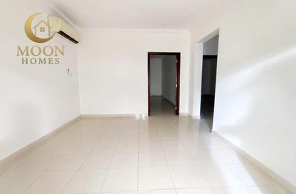 Apartment - 2 Bedrooms - 1 Bathroom for rent in Umm Ghwailina Comm - Umm Ghuwalina - Umm Ghuwailina - Doha