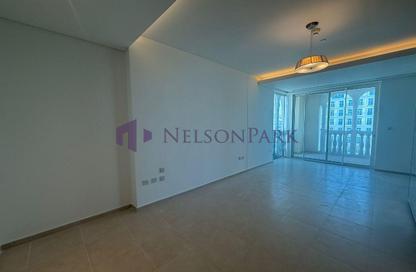 Apartment - 3 Bedrooms - 5 Bathrooms for sale in Viva West - Viva Bahriyah - The Pearl Island - Doha