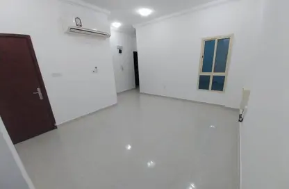 شقة - 2 غرف نوم - 2 حمامات للايجار في 35 بن عمران - فريج بن عمران - الدوحة