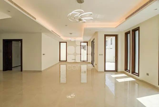 62803225 - Property Image 2