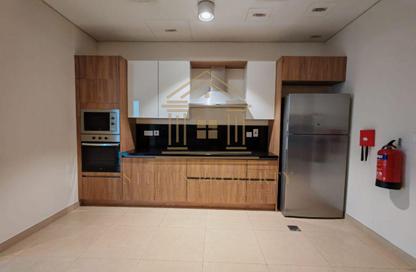 Apartment - 2 Bedrooms - 4 Bathrooms for rent in Ramada Commercial Building - Al Rawabi Street - Al Muntazah - Doha