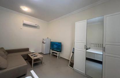 Apartment - Studio - 1 for rent in Onaiza Street - Diplomatic Area - Doha