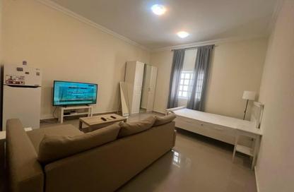 Apartment - Studio - 1 for rent in Onaiza Street - Diplomatic Area - Doha