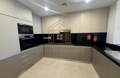 Apartment - 2 Bedrooms - 4 Bathrooms for rent in Floresta Gardens - Floresta Gardens - The Pearl Island - Doha