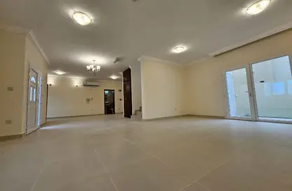 مجمع سكني - 3 غرف نوم - 4 حمامات للايجار في شارع الدانة - مريخ - المريخ - الدوحة