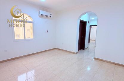 Apartment - 2 Bedrooms - 2 Bathrooms for rent in Umm Ghwailina Comm - Umm Ghuwalina - Umm Ghuwailina - Doha