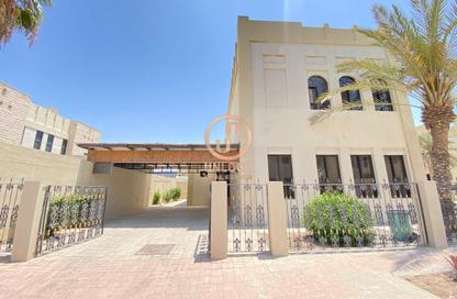 مجمع سكني - 4 غرف نوم - 5 حمامات للايجار في مجمع المها السكني - جديد الهتمي - فريج بن عمران - الدوحة