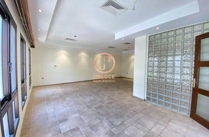 مجمع سكني - 4 غرف نوم - 5 حمامات للايجار في مجمع المها السكني - جديد الهتمي - فريج بن عمران - الدوحة