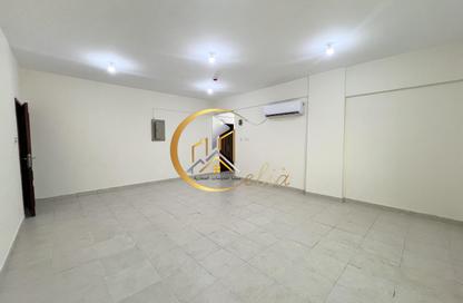 Apartment - 3 Bedrooms - 3 Bathrooms for rent in Asim Bin Omar Street - Al Mansoura - Doha Apartment - 3 Bedrooms - 3 Bathrooms for rent in Asim Bin Omar Street - Al Mansoura - Doha