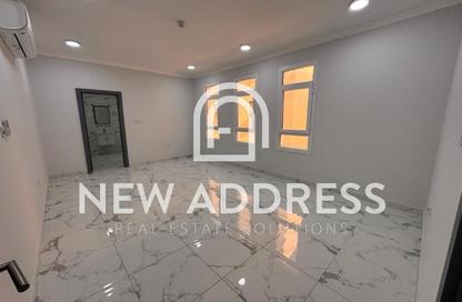 Apartment - 3 Bedrooms - 3 Bathrooms for rent in Umm Ghuwalina - Umm Ghuwailina - Doha