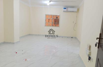 Apartment - 2 - 2 for rent in Thabit Bin Zaid Street - Al Mansoura - Doha
